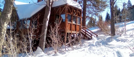 This Awsome and Unique home has plenty of room and you can ski right to from lunch run!