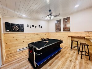 Spielezimmer
