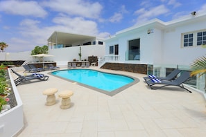 Luxury Puerto Del Carmen Villa | 4 Bedrooms | La Perla | Modern Furnishings | Stunning Sea Views