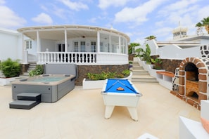 Luxury Puerto Del Carmen Villa | 4 Bedrooms | La Perla | Modern Furnishings | Stunning Sea Views