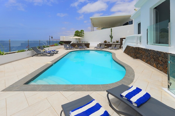 Luxury Puerto Del Carmen Villa | 4 Bedrooms | La Perla | Modern Furnishings | Stunning Sea Views