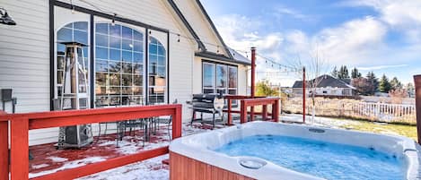 Klamath Falls Vacation Rental | 4BR | 2BA | 2 Steps to Access | 2,700 Sq Ft