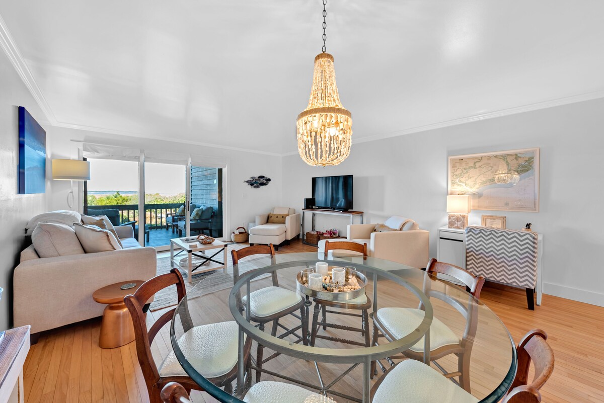 Stunning Beachfront w/ Breathtaking Views! 1BR/2BA; Amenity Cards Included!