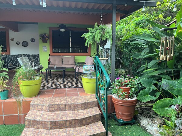 Tranquil and peaceful space.
Patio = 392 sq. ft / 36.4 m2
