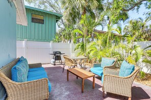 Shared Patio | Outdoor Seating | Gas Grill