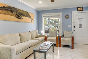 Living Room | Sleeper Sofa | Free WiFi | Smart TVs | Central A/C