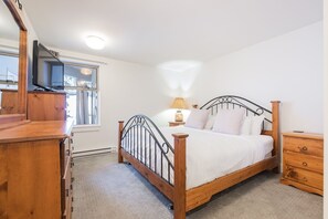 Primary bedroom: King bed