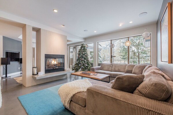 Living area: Smart TV