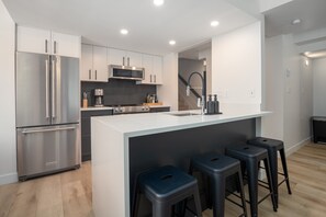 Kitchen - Includes bar seating for a casual breakfast, kids' eating area, or an additional space to pop open your laptop for a working session.