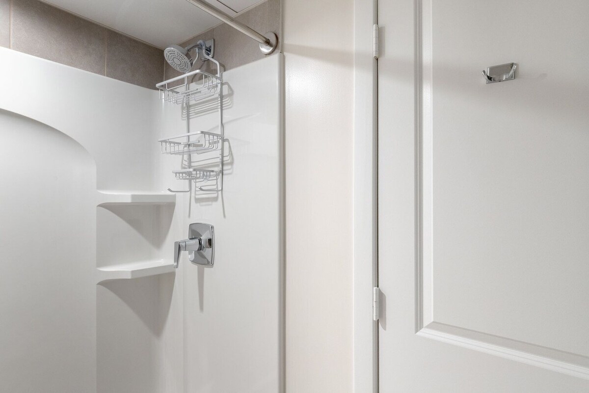 Gorgeous Ballston 1BR w/ W/D, Gym & Pool, near Metro, by Blueground