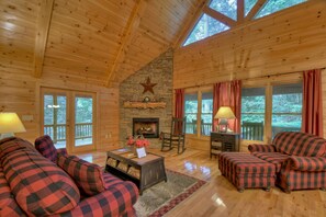 Stoney Creek Retreat - Gas Log Fireplace