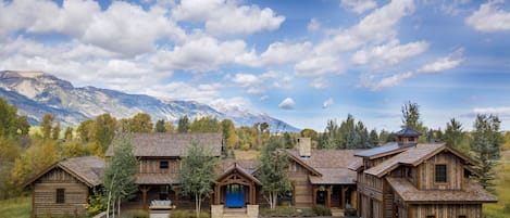 Grand View - Jackson Hole, Wyoming - Luxury Villa Rental