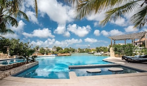 Infinity pool
