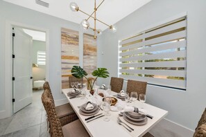 Dinner table sits 6