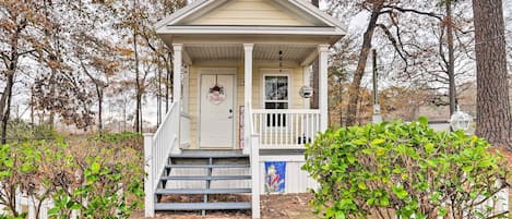 Monroe Vacation Rental | 1BR | 1BA | 400 Sq Ft | Stairs Required