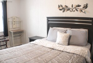 Comfy Queen Bedroom 2
