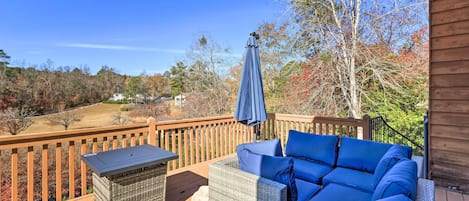 Macon Vacation Rental | 4BR | 3BA | 3,000 Sq Ft | Stairs Required to Access