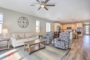 Living Room | Main Floor | Fireplace (Gas) | Smart TV