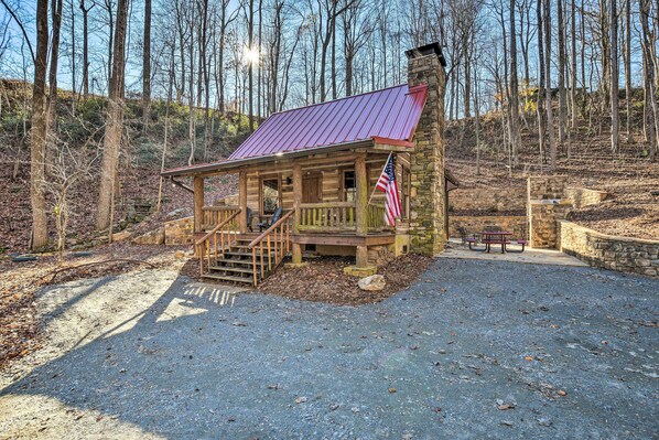 Saluda Vacation Rental | 1BR | 1BA | Stairs Required for Access | 1,100 Sq Ft