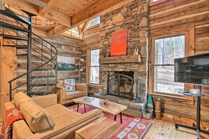 Living Room | Central A/C & Heating | Smart TV
