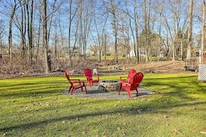 Backyard | Fire Pit | Gas Grill