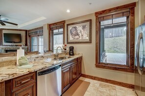 Indoors, Flooring, Floor, Screen, Hardwood