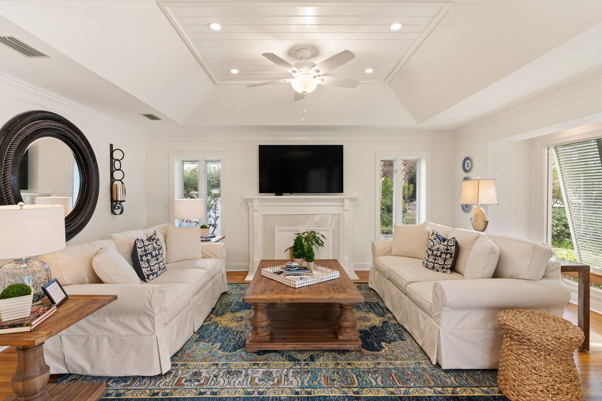The Southern Whippoorwill on East Beach with Pool, sleeps 10