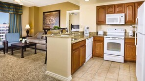 Grand Desert Full Kitchen (Unit layout and décor may vary)