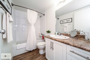 Full sized bathroom!