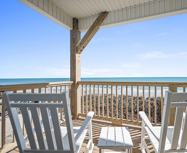 Beautiful Ocean Views from the Rockers!