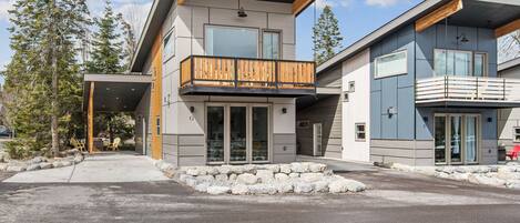 outside View of the Cabin, Enough room for 2 vehicles 