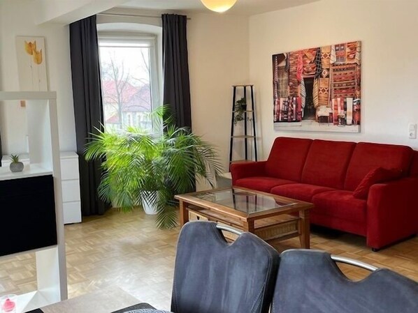 Ferienwohnung Heim (80qm) in zentraler Lage mit kostenlosem Wlan-Wohnzimmer 3