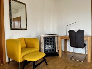 Ferienwohnung Heim (80qm) in zentraler Lage mit kostenlosem Wlan-Wohnzimmer 4