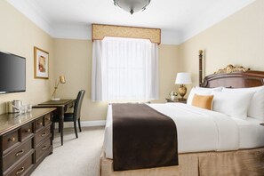 Unit with Extra-large Double bed. Exact unit will be assigned upon arrival. Views, colors and decor may vary.