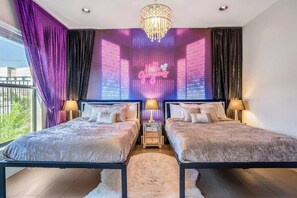 Girl's Night Out Room w/ 2 Queen Beds