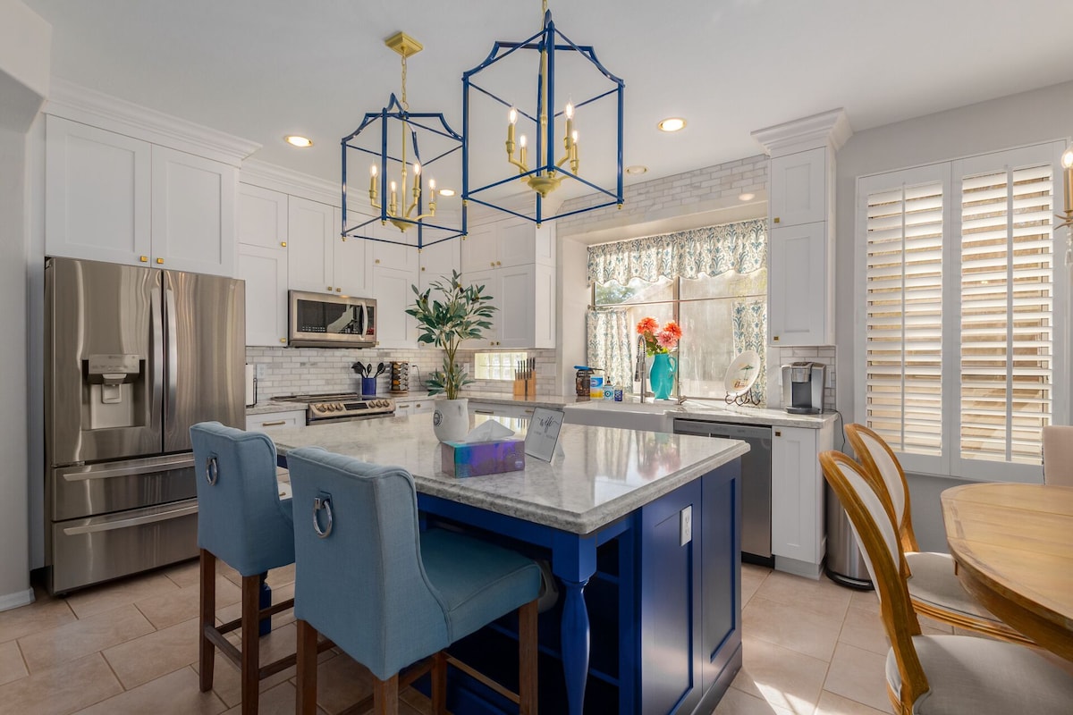 Gorgeous home – Sunset views! 1 King, 3 Queens. Close to 202 for easy access.