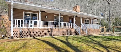 Franklin Vacation Rental | 2BR | 2BA | Stairs Required for Access | 1,456 Sq Ft