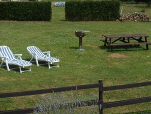 Large garden with sunbeds and BBQ