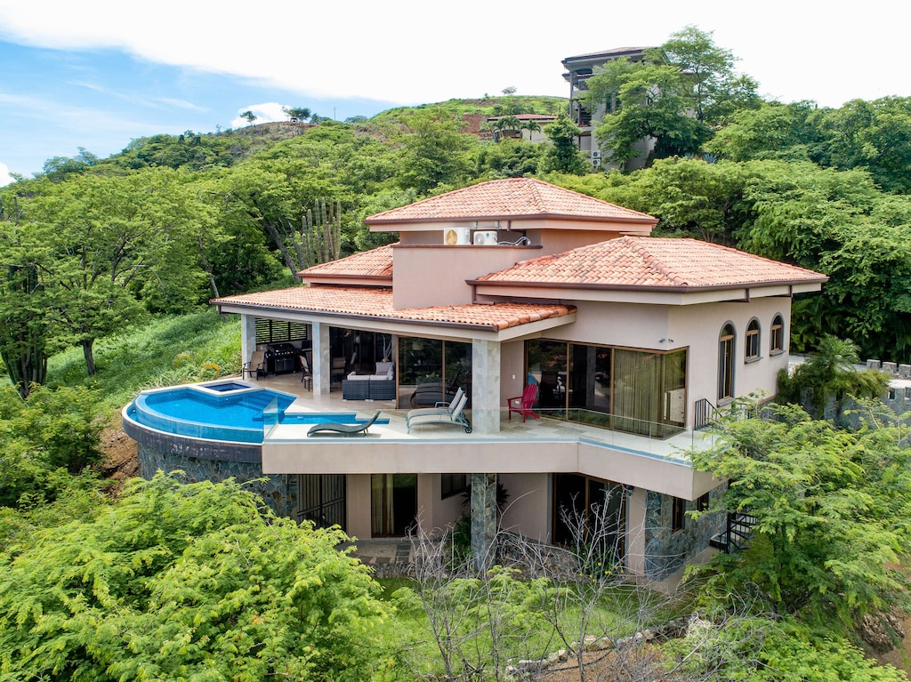 Enjoy a breathtaking ocean view overlooking the entire bay of Coco ...
