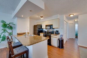 Kitchen | Bar Seating | Dishwasher