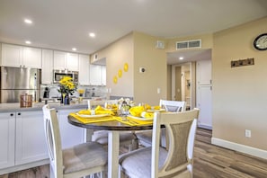 Kitchen & Dining Area