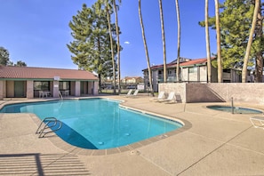 Community Pool & Hot Tub