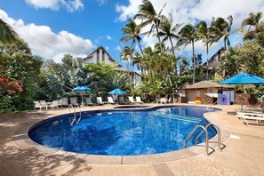 Waikomo Streams pool and barbecue area relax and enjoy the trade winds