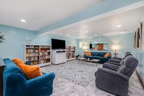 LOVELY AUTHENTIC MIDCENTURY MODERN INTERIOR DESIGN