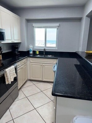 403 kitchen 1