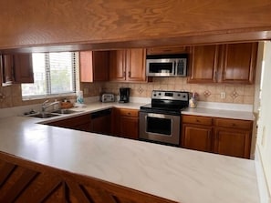 955 Kitchen2