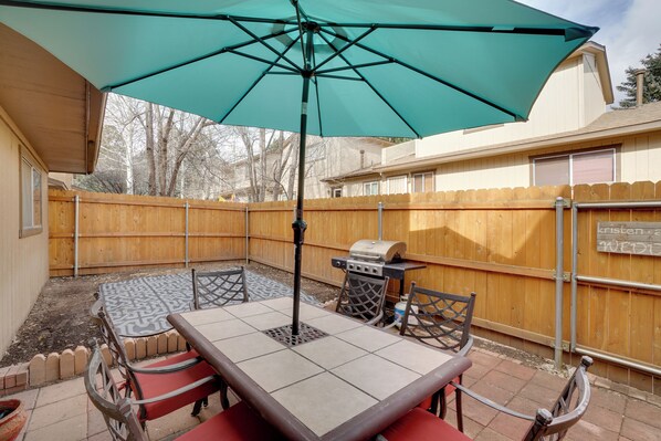 Flagstaff Vacation Rental | 2BR | 2BA | 1,000 Sq Ft | 1 Minor Step to Enter
