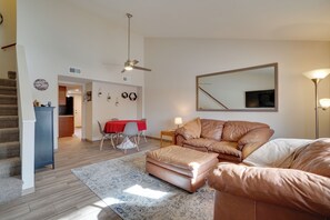 Living Room | Free WiFi | Smart TV | Window A/C Units