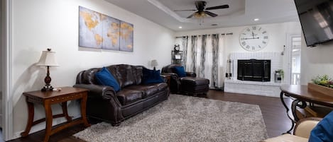 Living Room with fireplace