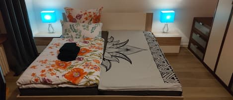 DOPPELBETT IM DREI BETT FAMILIEN ZIMMER 